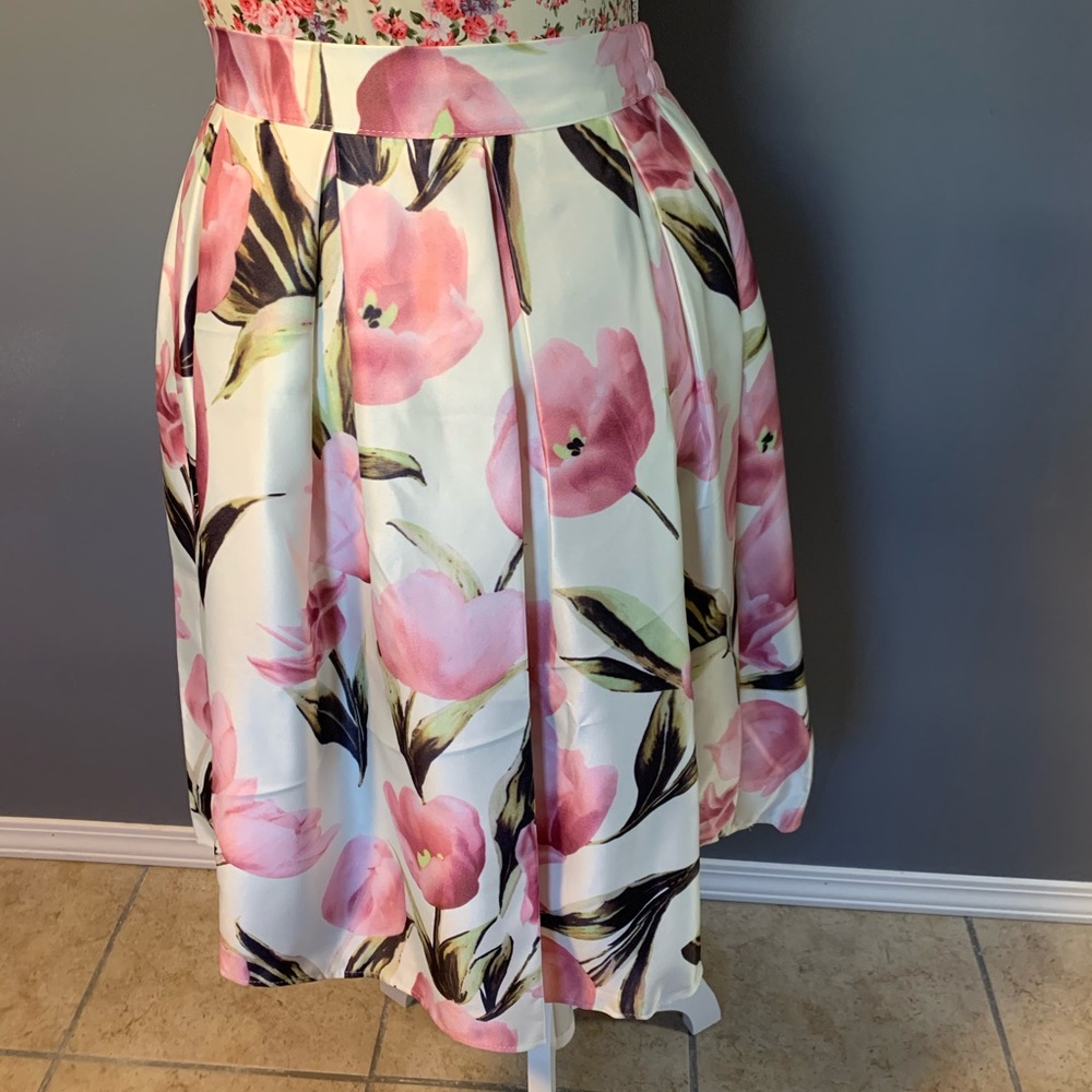 NWOT Pleated Floral Skirt